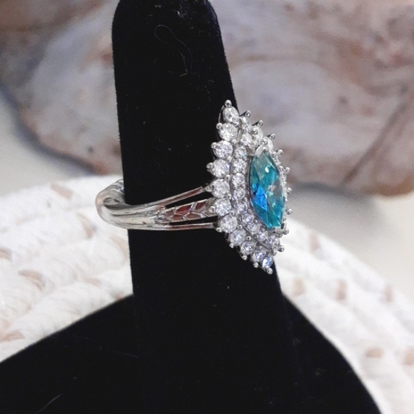 CARIBBEAN BLUE & WHITE MOISSANITE RING - Picture 5 of 9